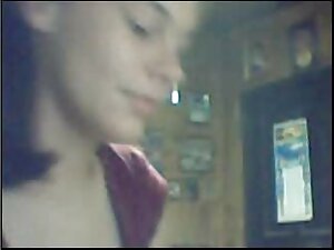 Une vidéo porno mettant en film x streaming hard vedette une femme aux gros seins qui fait une super pipe. Et elle baise aussi une bite avec ses gros seins, la passant entre ses seins. Le sperme enduit sur ces énormes traites a fière allure.